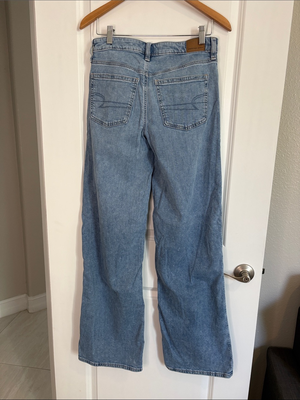 American Eagle Low Rise Baggy Wide Leg Jeans Distressed Knees Size 2 Extra Long - Picture 9 of 14